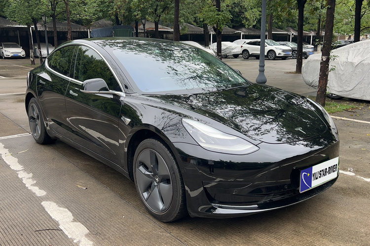 Tesla Model 3 460KM